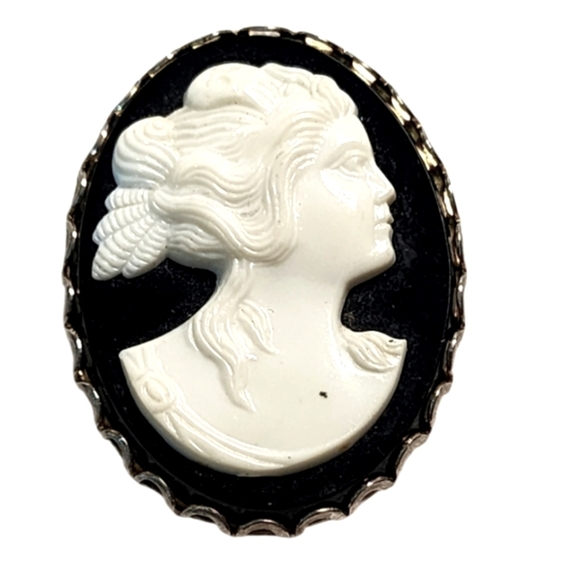 VINTAGE 1970s Black Onyx Ivory CAMEO BROOCH Silver Tone Frame LARGE Statement - Picture 1 of 9
